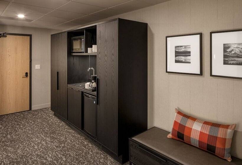 Peaks Hotel And Suites