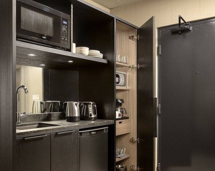 Peaks Hotel And Suites