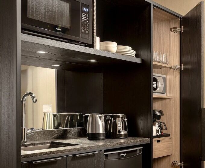 Peaks Hotel And Suites