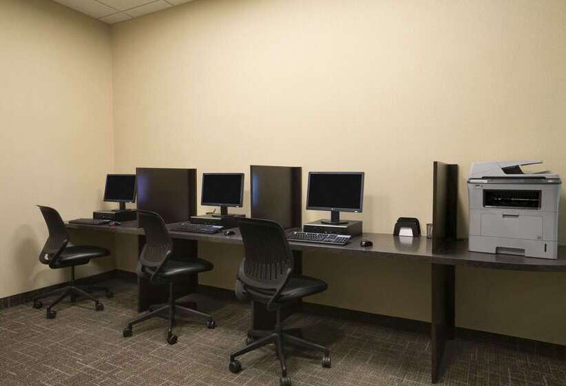 استراحتگاه Ramada Plaza By Wyndham Regina Downtown
