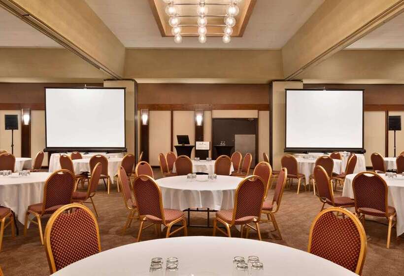 استراحتگاه Ramada Plaza By Wyndham Regina Downtown