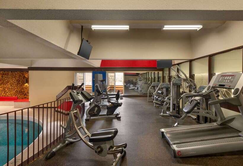 אתר נופש Ramada Plaza By Wyndham Regina Downtown