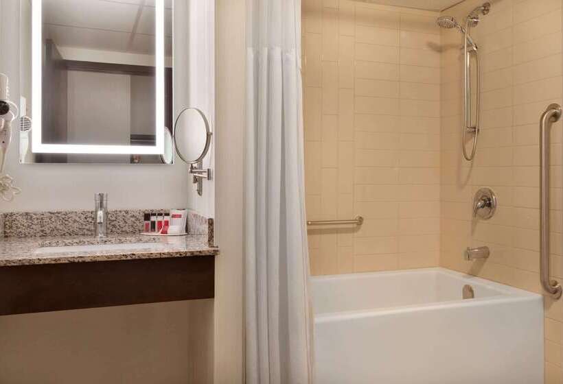 אתר נופש Ramada Plaza By Wyndham Regina Downtown