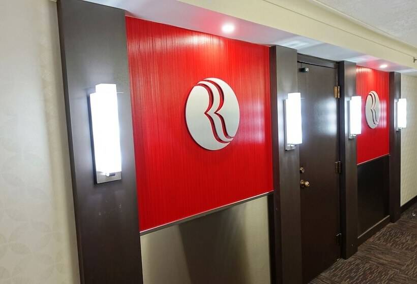 אתר נופש Ramada Plaza By Wyndham Regina Downtown