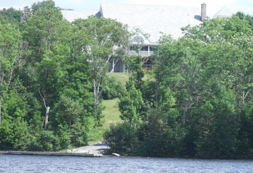 Riverside Resort & Conference Centre