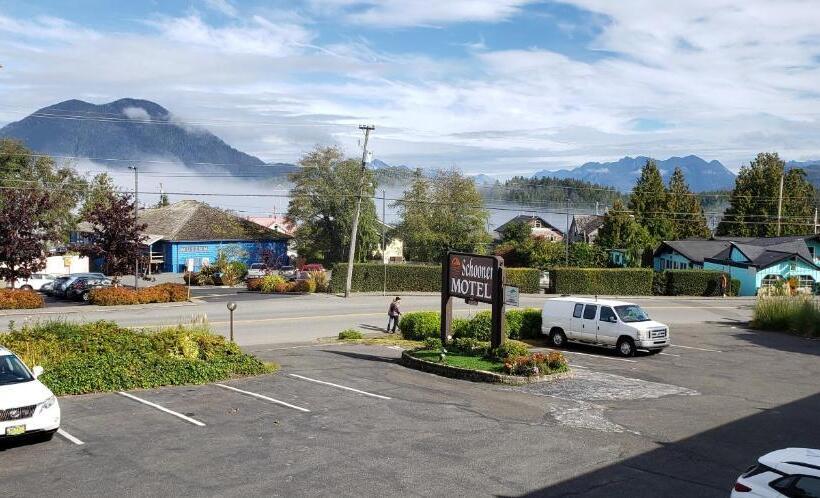 Schooner Motel