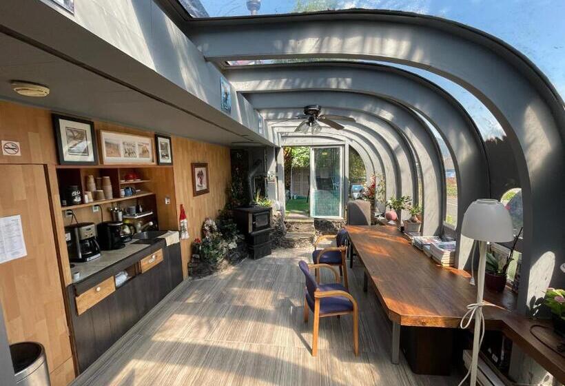 Schooner Motel