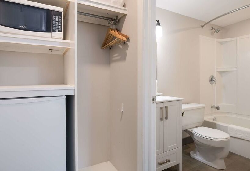 Hotel Canadas Best Value Inn & Suites Charlottetown