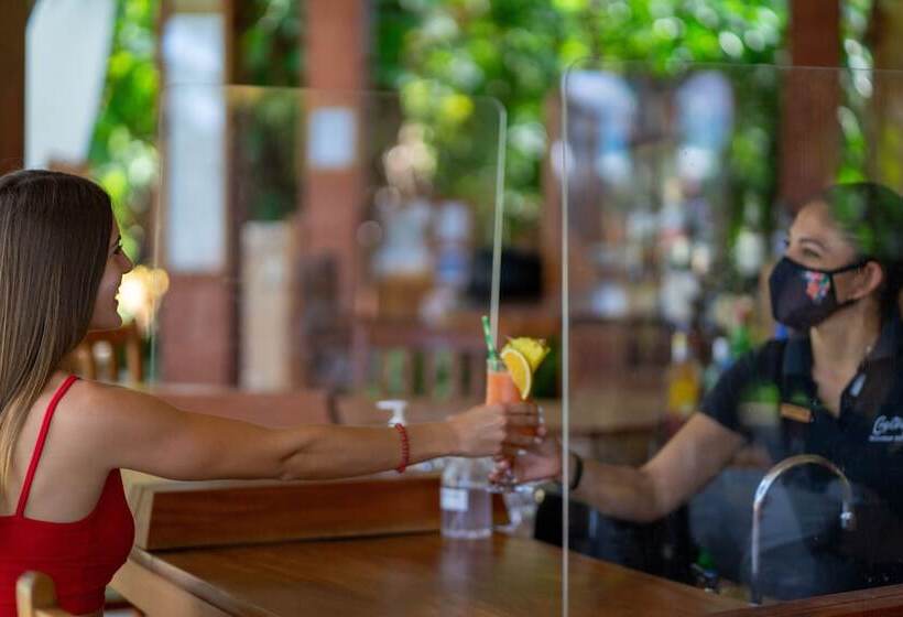 호텔 Capitan Suizo Beachfront Boutique