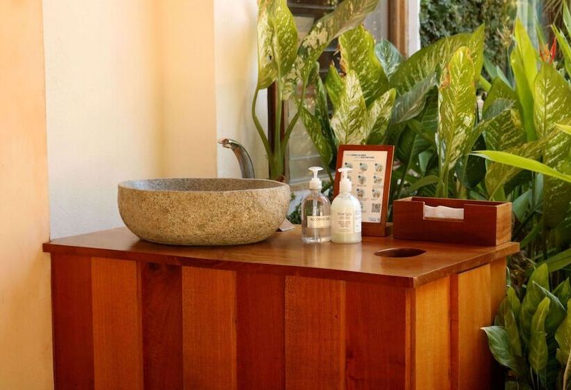 호텔 Capitan Suizo Beachfront Boutique