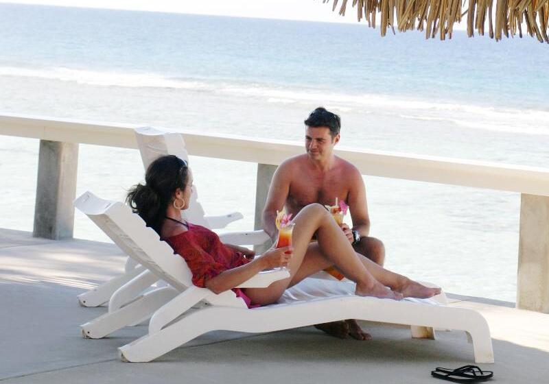 هتل Club Raro Resort  Adults Only