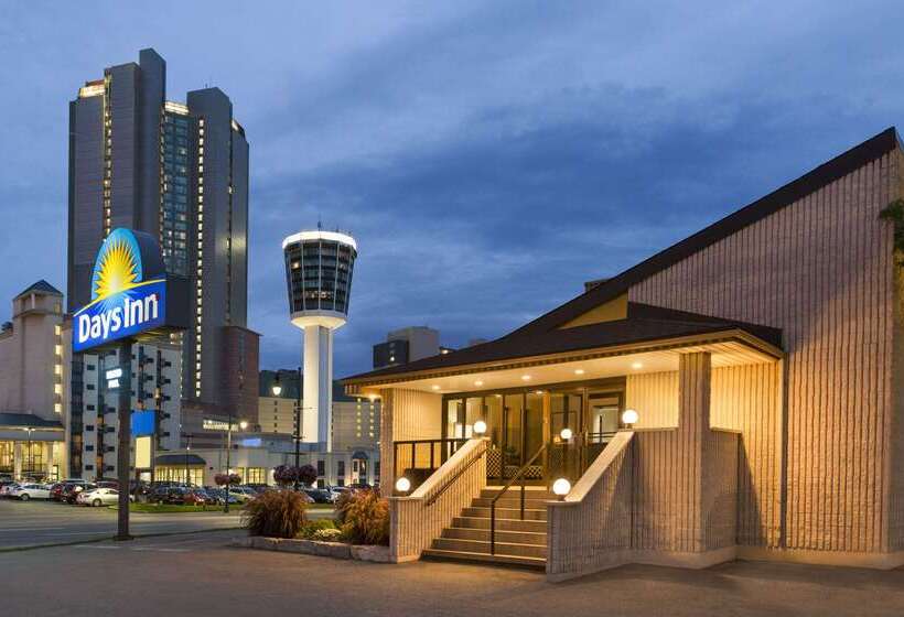 בית מלון כפרי Days Inn By Wyndham Fallsview