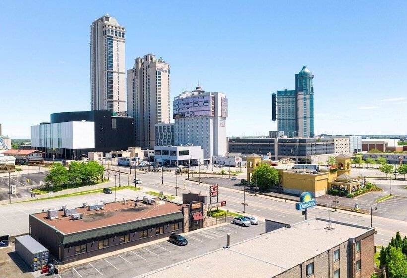 בית מלון כפרי Days Inn By Wyndham Fallsview