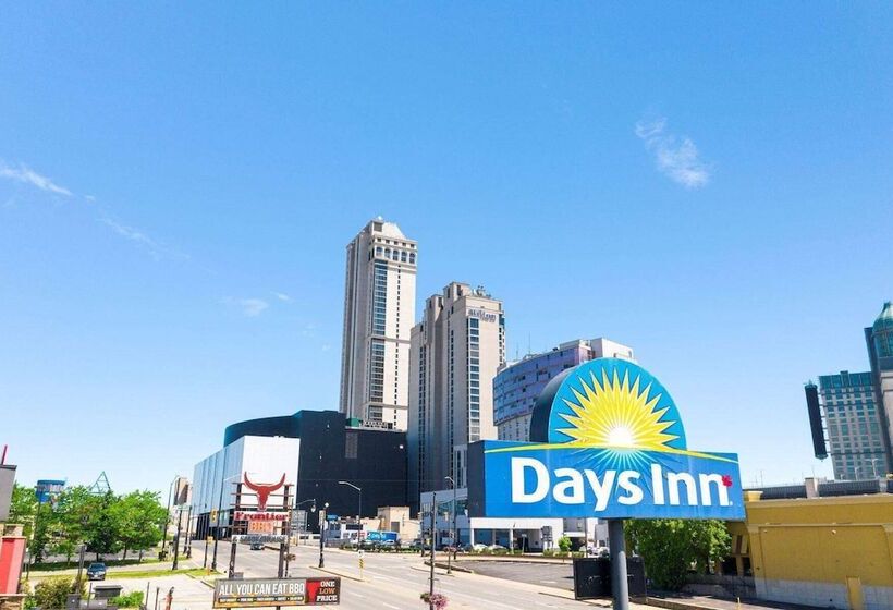 בית מלון כפרי Days Inn By Wyndham Fallsview
