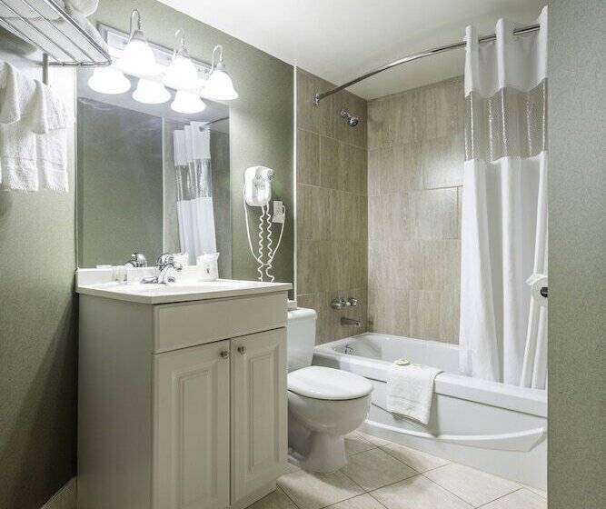 בית מלון כפרי Days Inn By Wyndham Fallsview