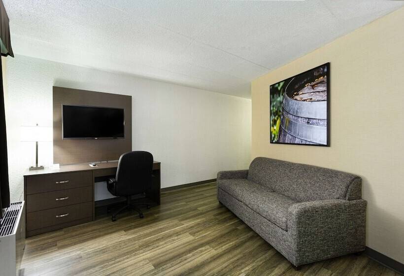 בית מלון כפרי Days Inn By Wyndham Fallsview