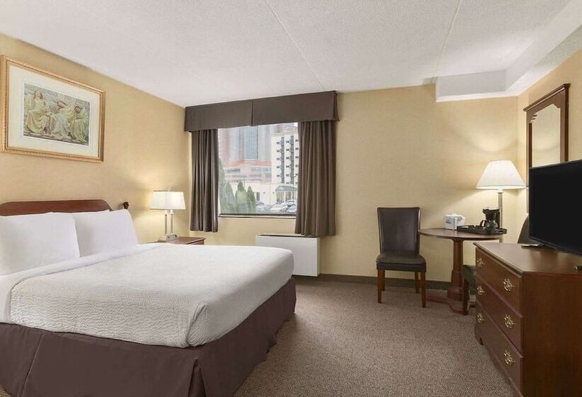 בית מלון כפרי Days Inn By Wyndham Fallsview