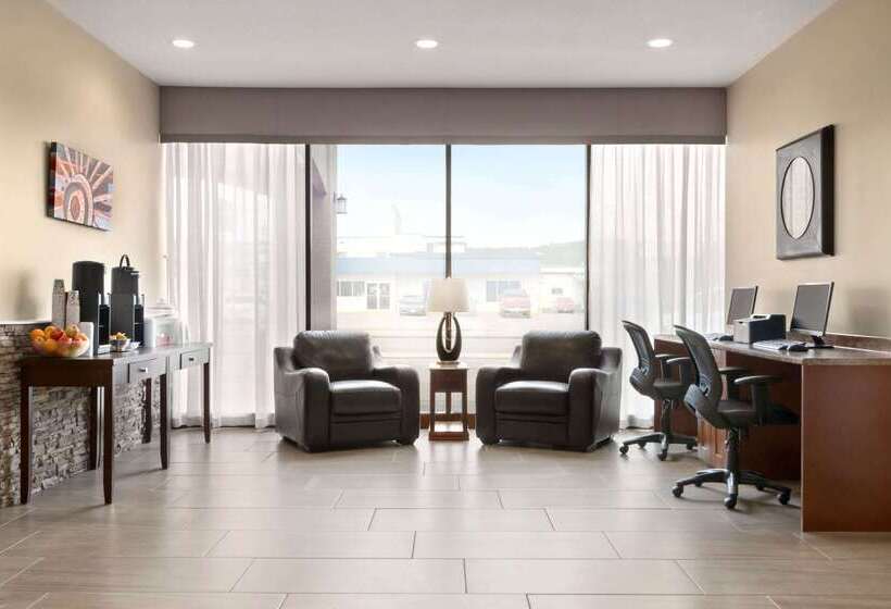 בית מלון כפרי Days Inn By Wyndham Cranbrook Conference Centre