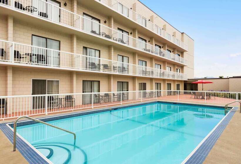 Hotel Days Inn By Wyndham Cranbrook Conference Centre