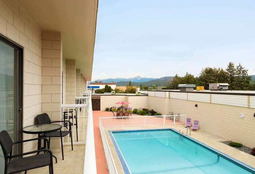 בית מלון כפרי Days Inn By Wyndham Cranbrook Conference Centre