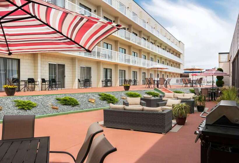 בית מלון כפרי Days Inn By Wyndham Cranbrook Conference Centre