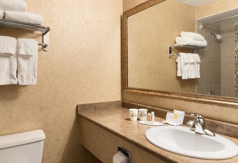 בית מלון כפרי Days Inn By Wyndham Cranbrook Conference Centre