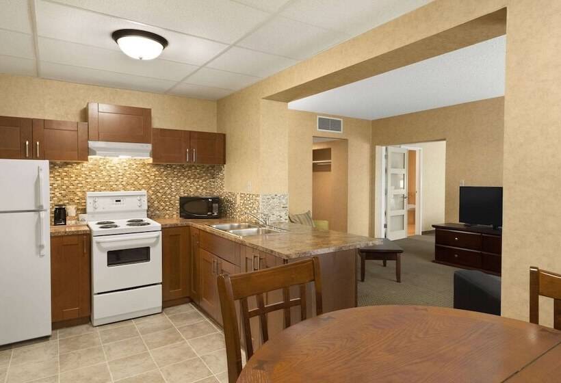 בית מלון כפרי Days Inn By Wyndham Cranbrook Conference Centre