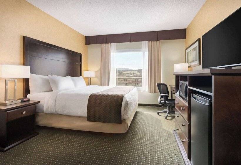 בית מלון כפרי Days Inn By Wyndham Cranbrook Conference Centre