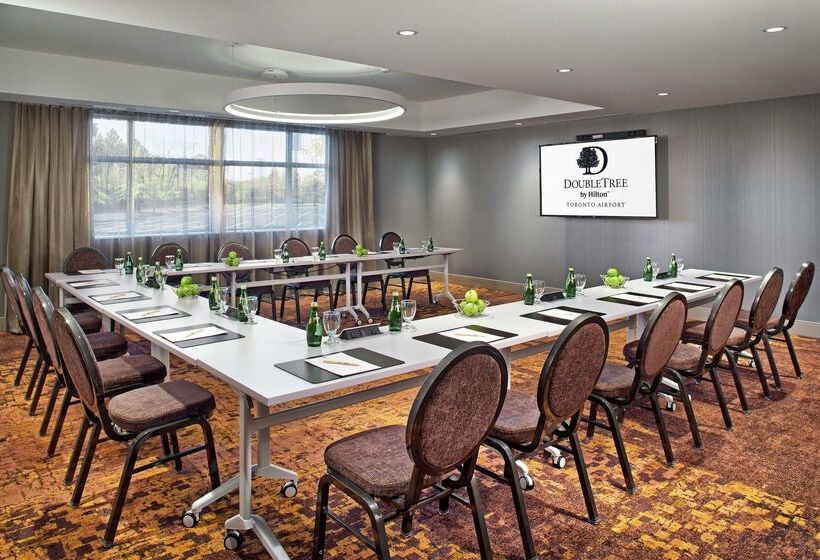 Отель Doubletree By Hilton Toronto Airport