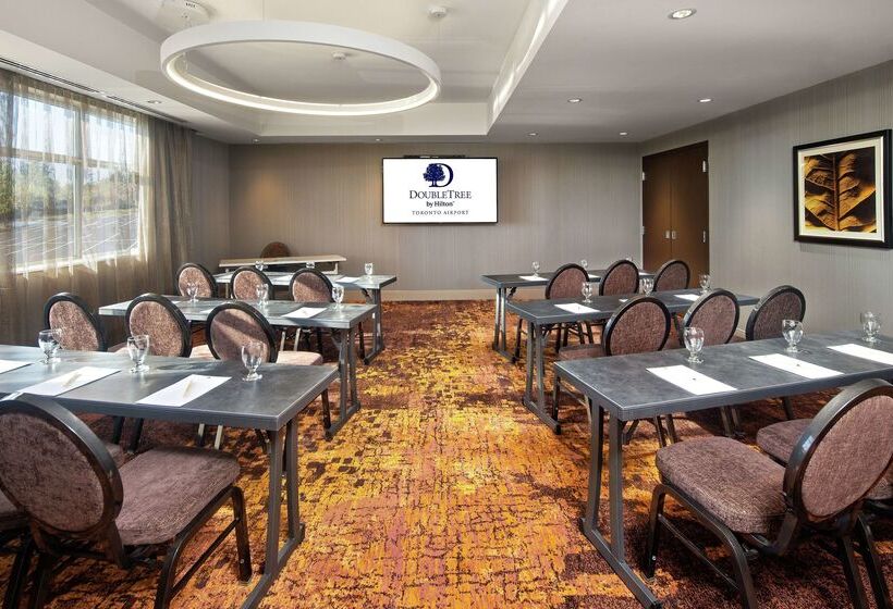 Отель Doubletree By Hilton Toronto Airport