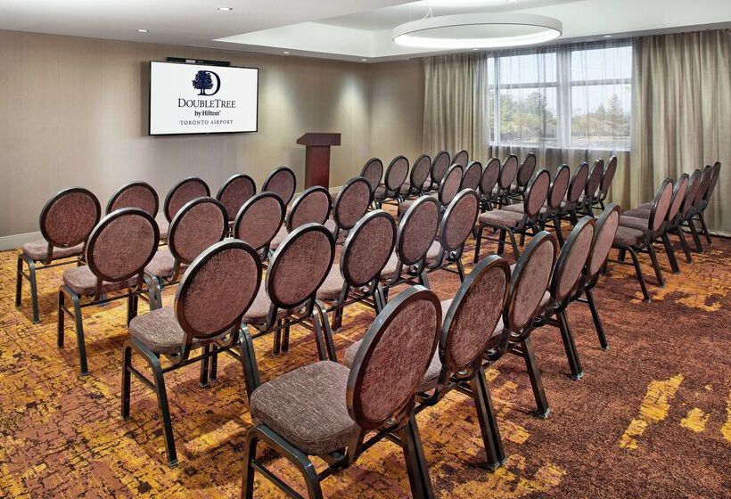 Отель Doubletree By Hilton Toronto Airport
