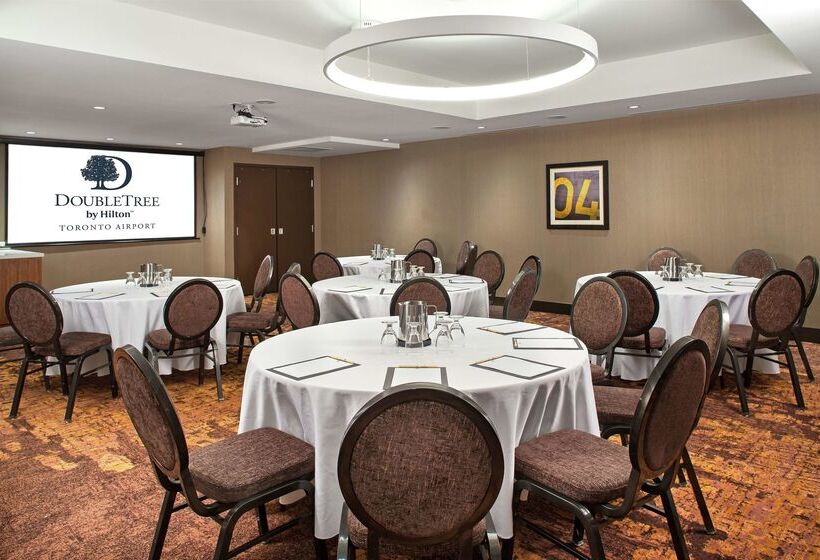 Отель Doubletree By Hilton Toronto Airport
