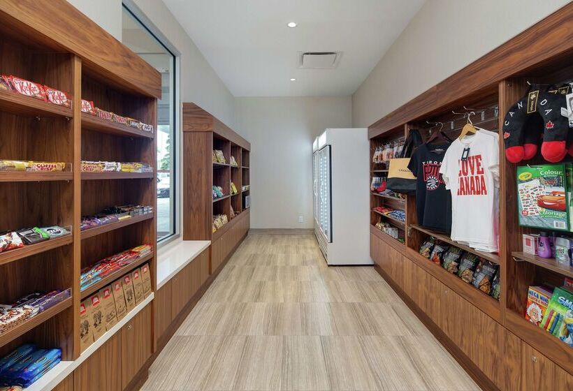 Отель Doubletree By Hilton Toronto Airport