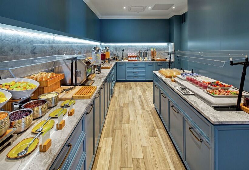 Отель Doubletree By Hilton Toronto Airport