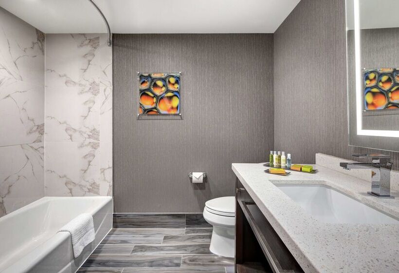 Отель Doubletree By Hilton Toronto Airport