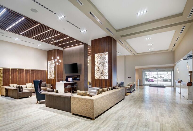 Отель Doubletree By Hilton Toronto Airport