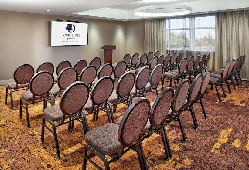 Отель Doubletree By Hilton Toronto Airport