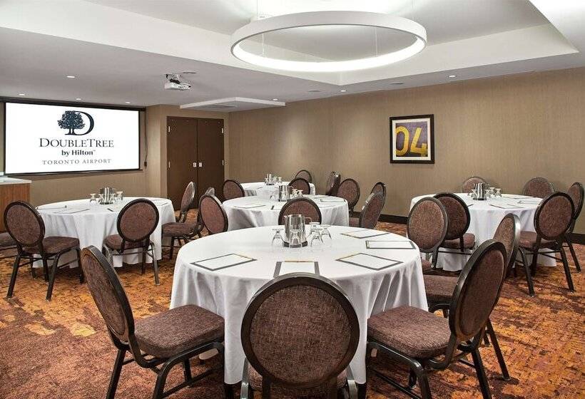 Отель Doubletree By Hilton Toronto Airport