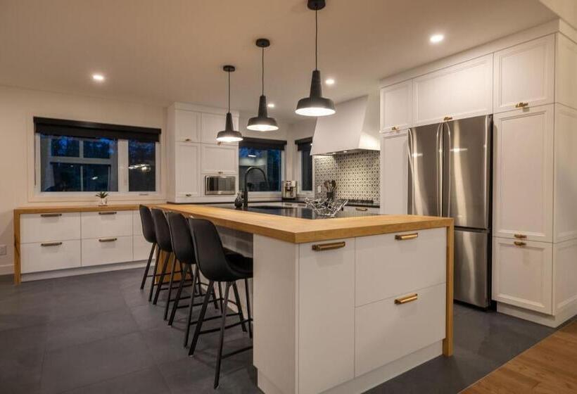 ホテル Hebergement Montsteanne Condos