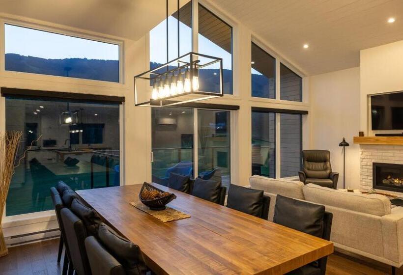 ホテル Hebergement Montsteanne Condos