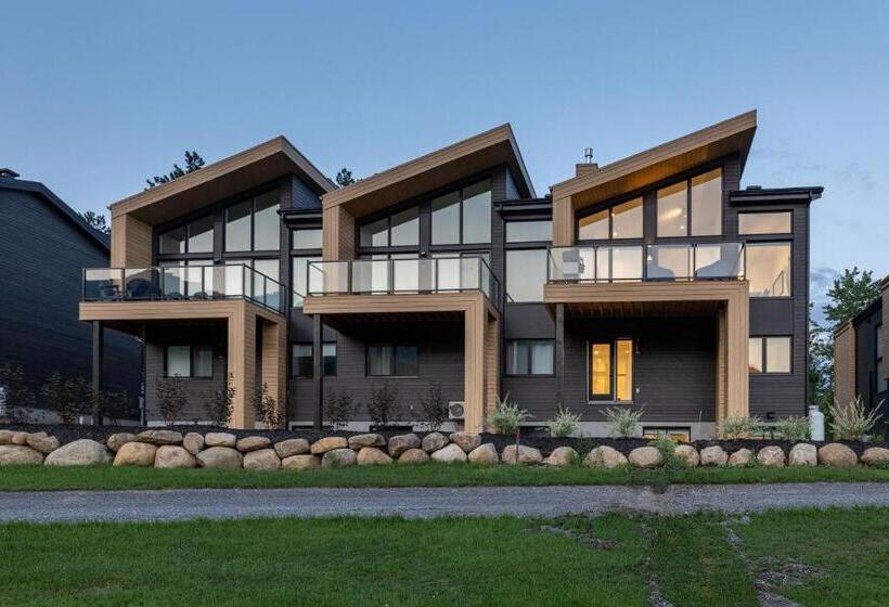 ホテル Hebergement Montsteanne Condos