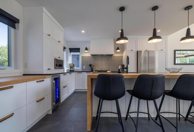 ホテル Hebergement Montsteanne Condos