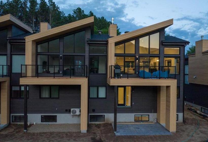 ホテル Hebergement Montsteanne Condos