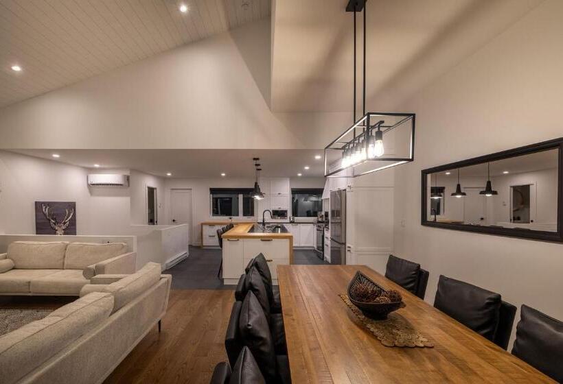 ホテル Hebergement Montsteanne Condos