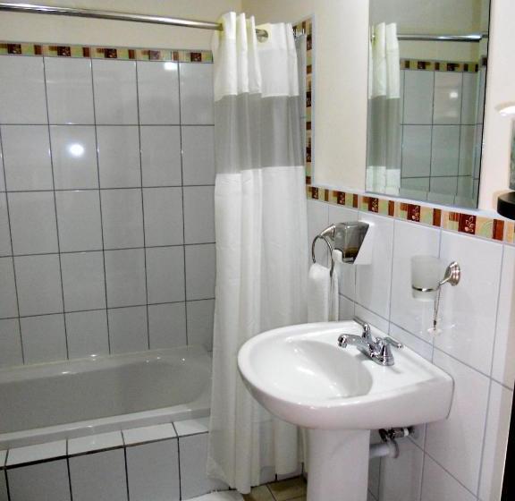 Отель Las Espuelas, Bar & Restaurant