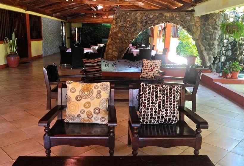 Отель Las Espuelas, Bar & Restaurant