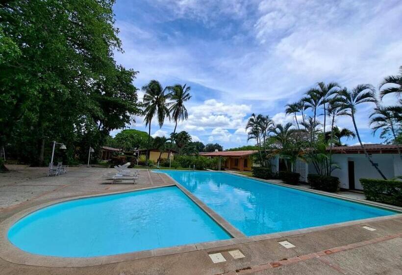 Отель Las Espuelas, Bar & Restaurant