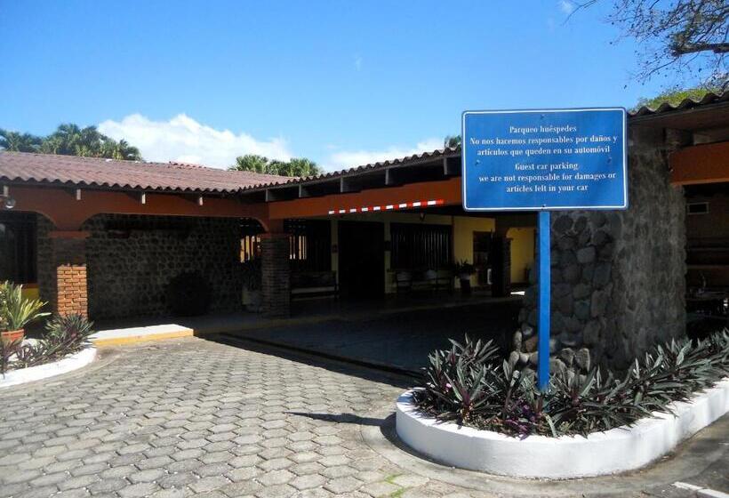 Отель Las Espuelas, Bar & Restaurant