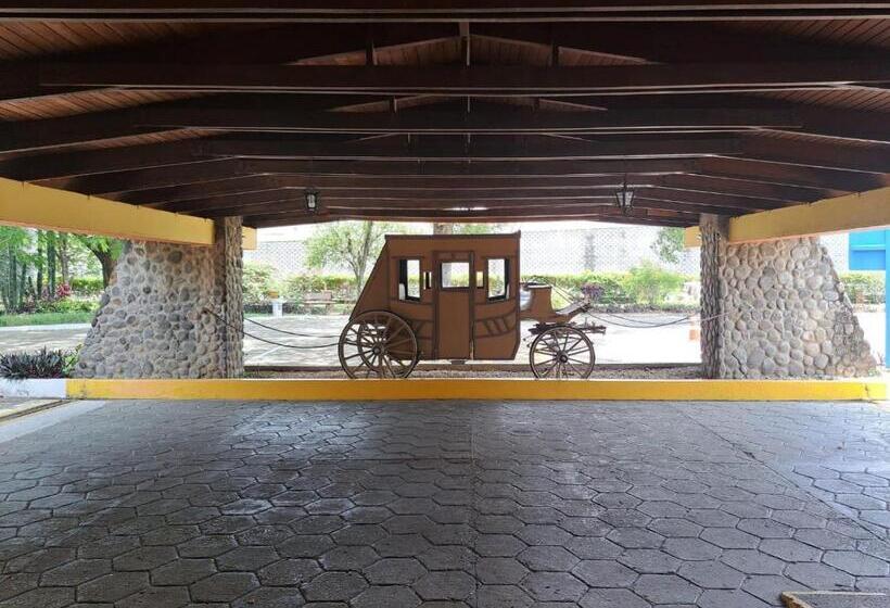 Отель Las Espuelas, Bar & Restaurant