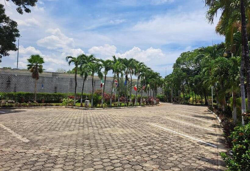 Отель Las Espuelas, Bar & Restaurant